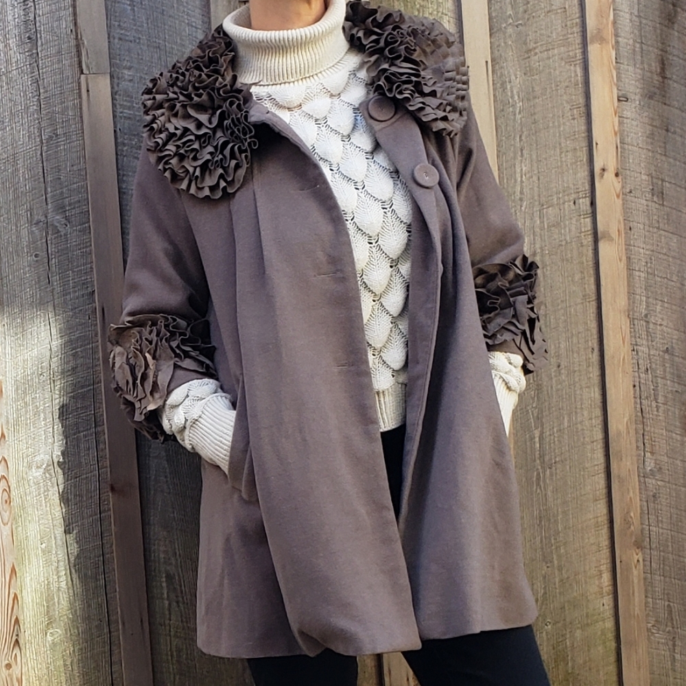 Ryu Swing Coat - Picture 1 of 10